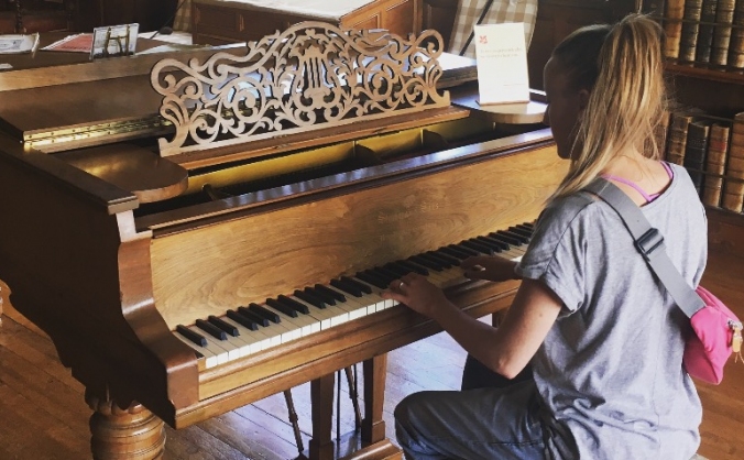 Pop-Up Piano Lessons
