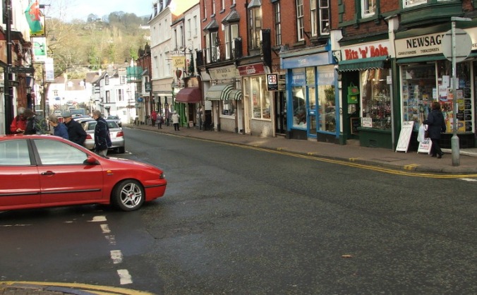 People & Traffic in Llan