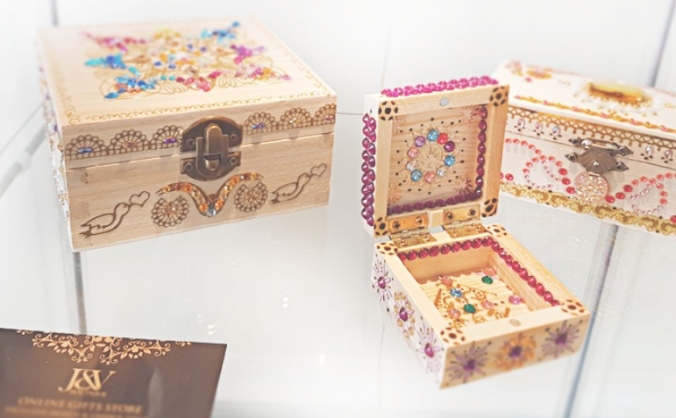 Developing Online Gifts Shop - J & V Boutique