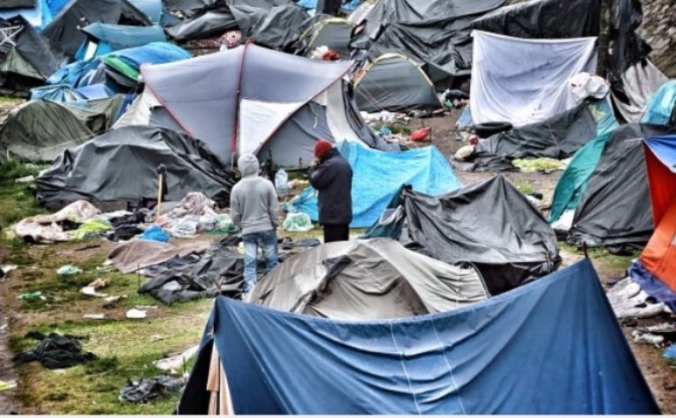 Help me fill a van with supplies for Calais!