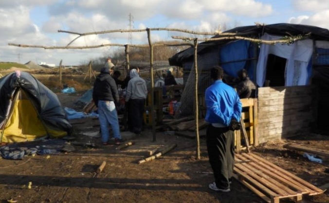 Van, pallets and volunteering in Calais