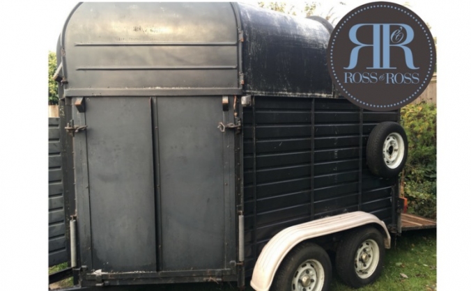 Ross & Ross Food's Horse-box Bar