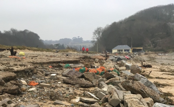 Help owners of Maenporth cafe!!!