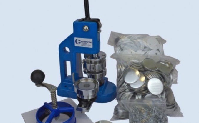 Badge making machine