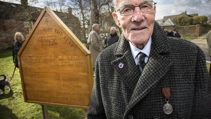 Sutton Wick Air Crash Memorial 2026 - a Community crowdfunding project ...