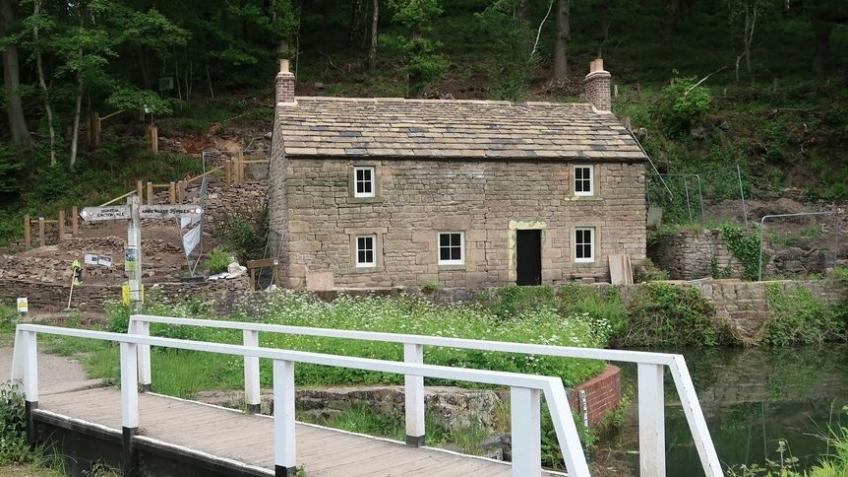 Inside Aqueduct Cottage