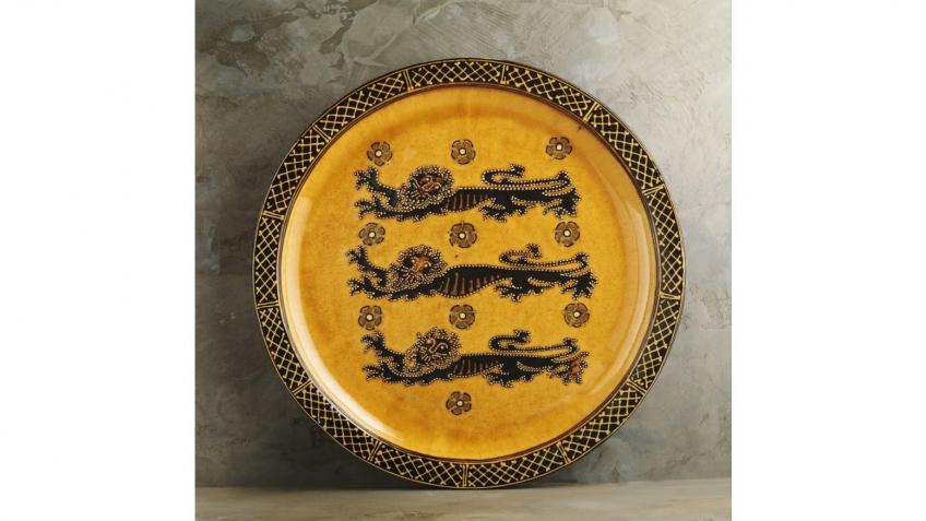 Win ‘This is England’ Charger by Hannah McAndrew