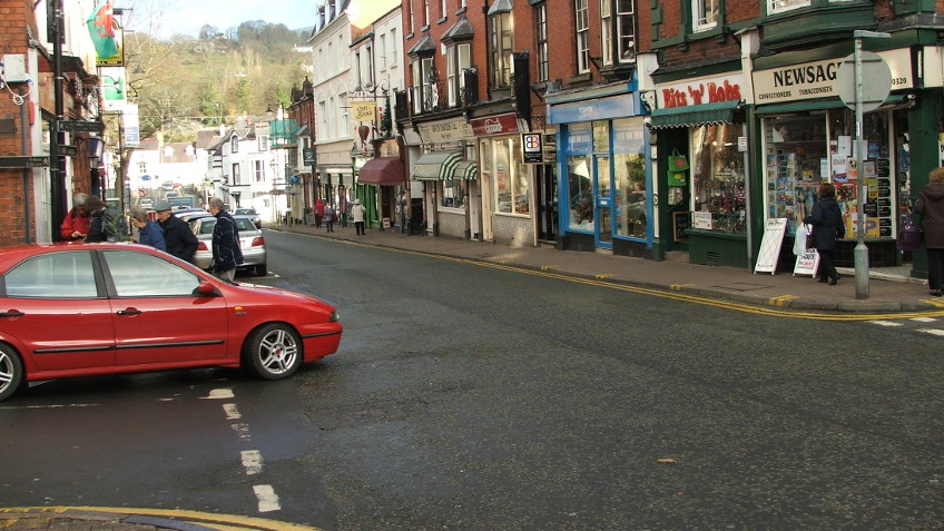 People & Traffic in Llan