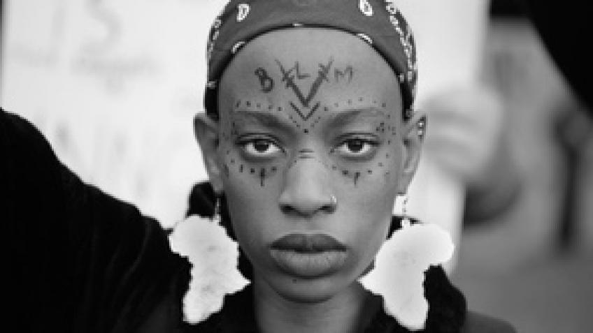 Help photographer John Behets replace stolen kit