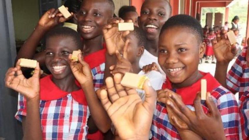 Chocolate making workshops for cocoa farmers' kids