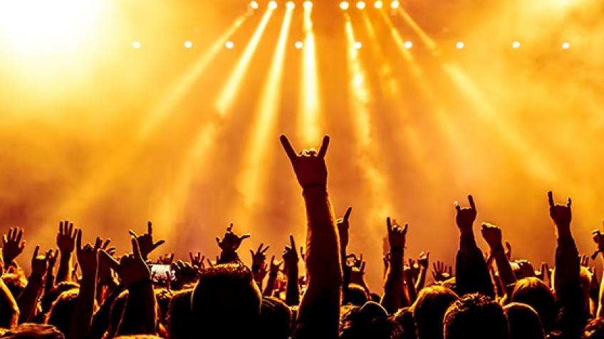 Event Entry And Overnight Stay In A UK City A Music Crowdfunding 