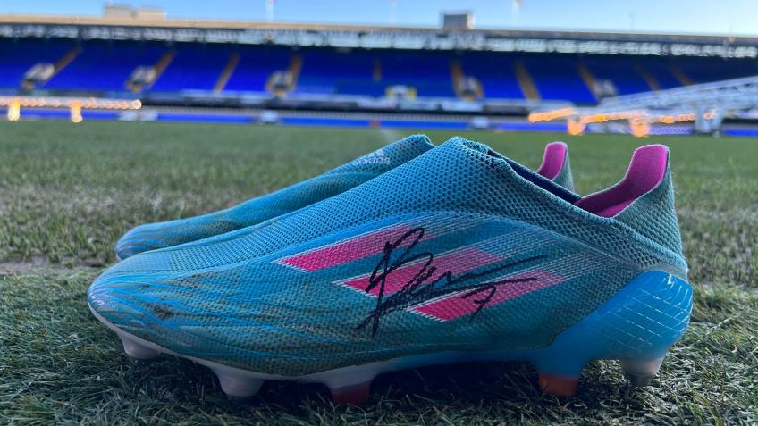 WIN signed Wes Burns boots