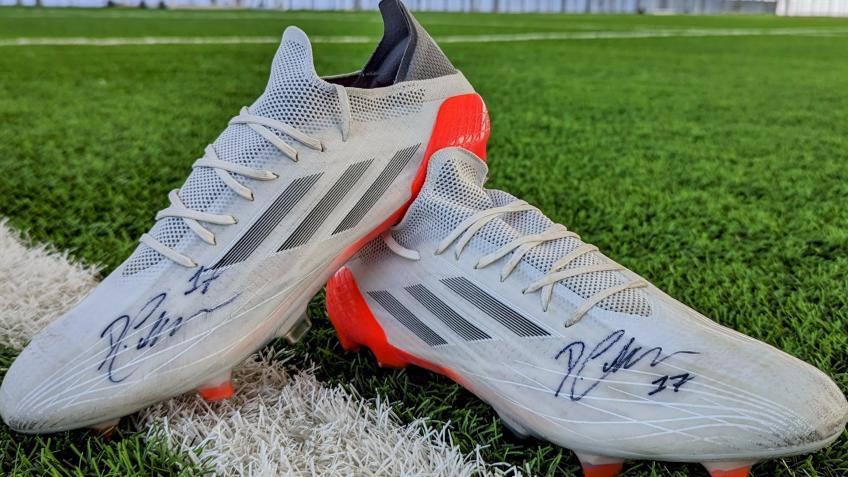 Dennis Cirkin's boots
