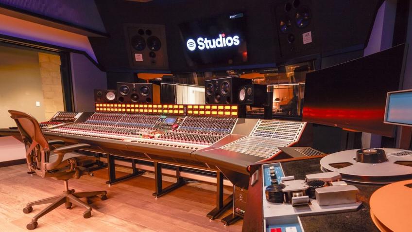 Build a creative place for unprivileged musicians
