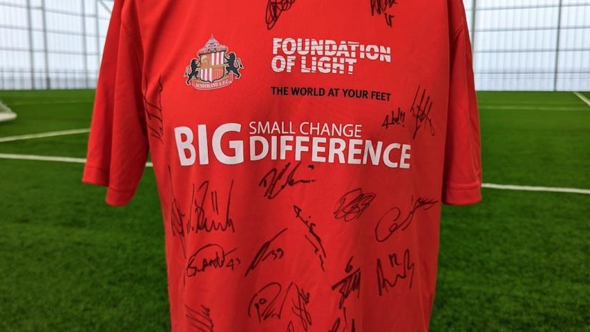 Win signed Sunderland AFC warm-up tee