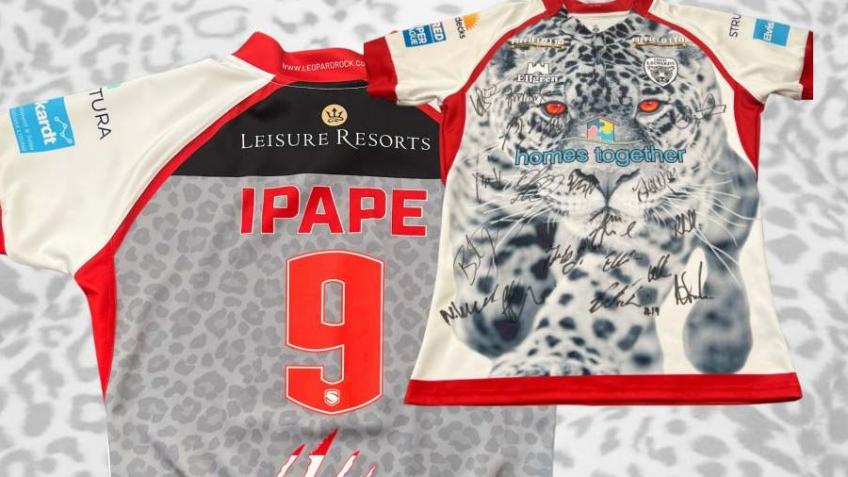 Win a signed Ipape Leigh shirt!