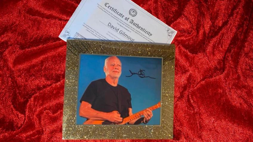 Signed photo of David Gilmour (authenticated)