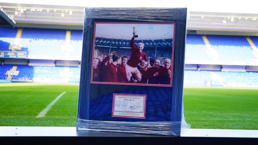 WIN signed 1966 World Cup Winners Champagne Label