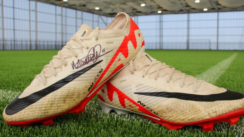 Win signed Burstow's boots