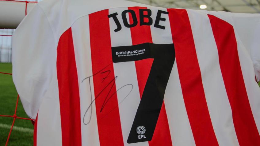 Win signed Jobe shirt
