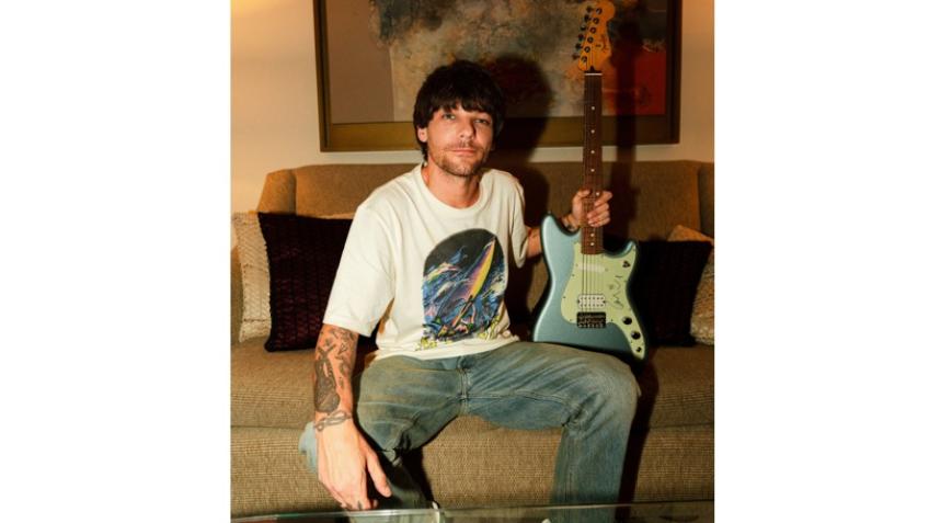 Louis Tomlinson signed Fender Duo Sonic guitar