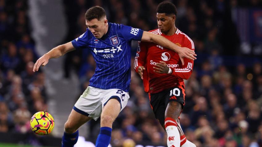 WIN signed Man Utd or ITFC shirt