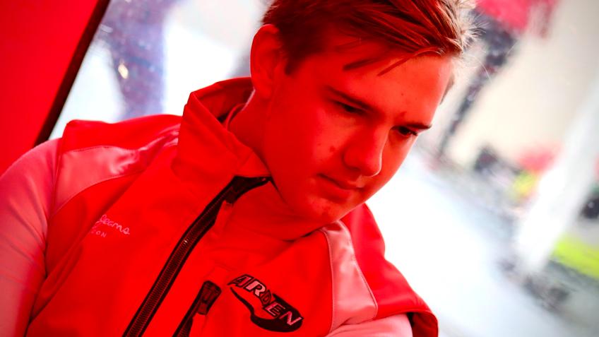 Help Felix Baggott Racing Win the F3 Championship