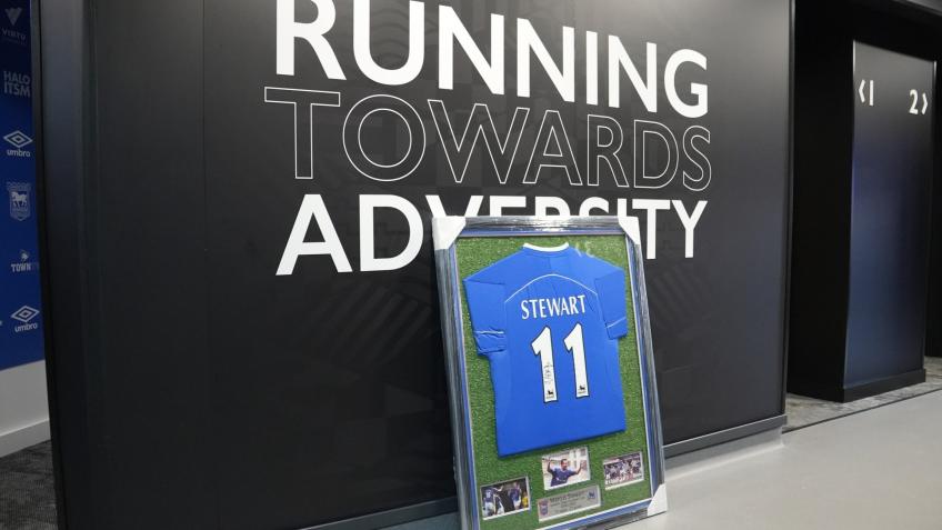 WIN signed Marcus Stewart shirt