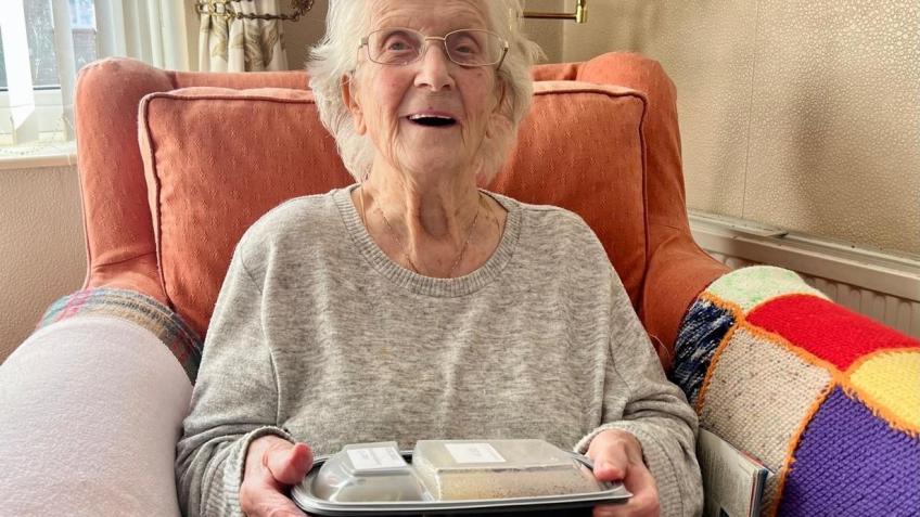 Nourish & Connect: Hot Meals for Isolated Seniors