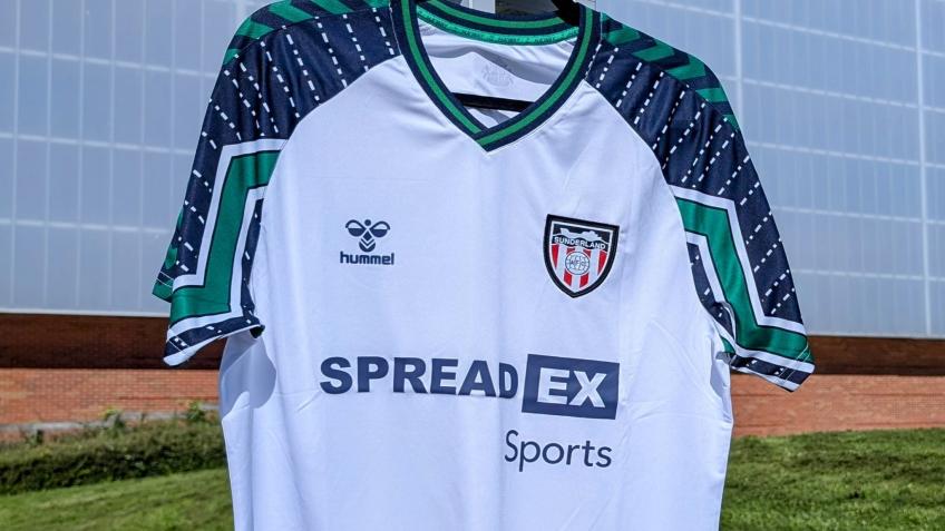 Win a signed Enzo Le Fée Shirt