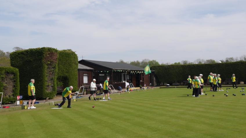 Sprinkle some Green £'s for Swanley Bowls Club.