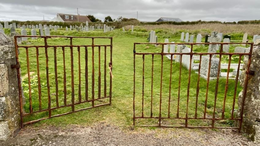 New gates for Higher Churchyard, Bosavern, St Just