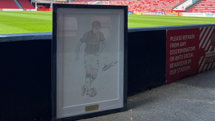 Win a signed Jamie Jellis portrait!