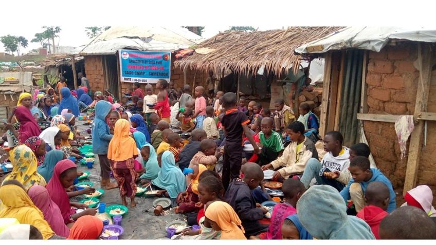 Orphans hot meal in Gado refugee camp