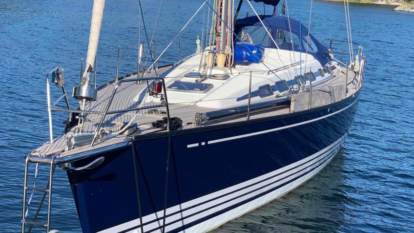 Sailing yaught