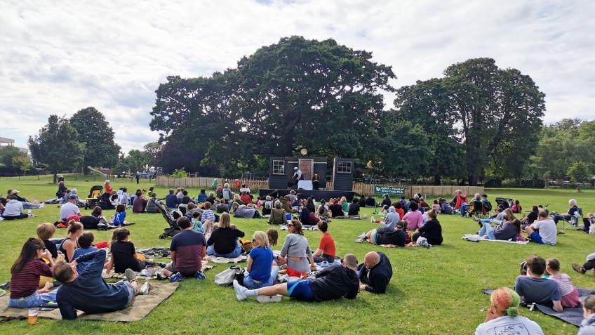 Support Free Theatre in Bruce Castle Park
