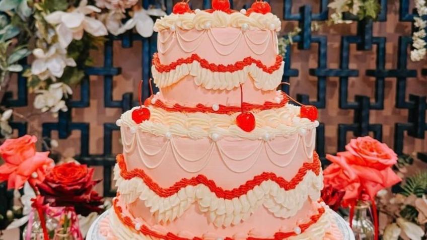 Win a two tier Vintage cake