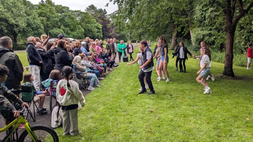 Support Stage Door's Park Show