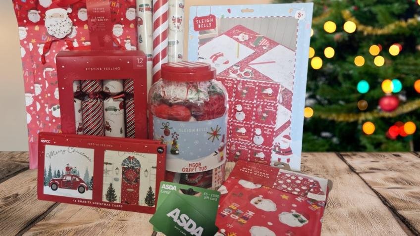Win Your Christmas Table Set-Up