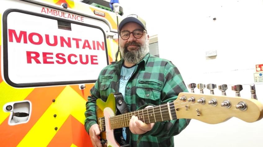 Christmas Guitar Prize Draw