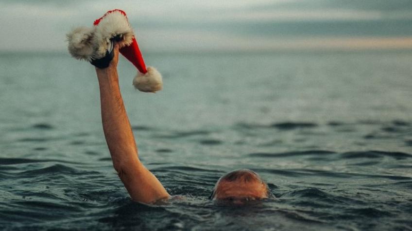 Outdoor Swimming Society Christmas Cracker 2025