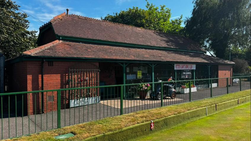 Improve facilities at Victoria Park Bowls Pavilion