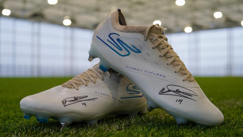 Day Ten: Win boots signed by Romaine Mundle