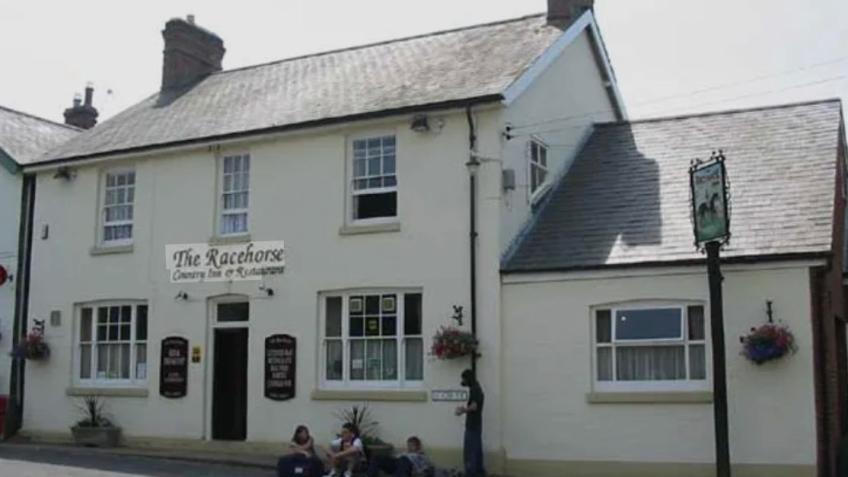Re-open the RaceHorse pub in Catworth village