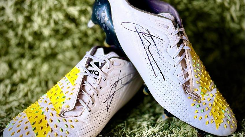 WIN Signed Freddie Steward Boots