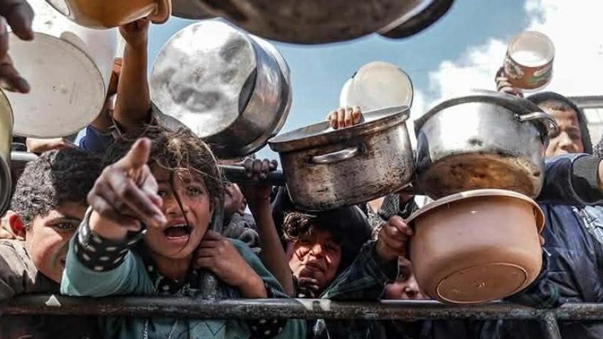 Helping a poor family in Gaza during Ramadan