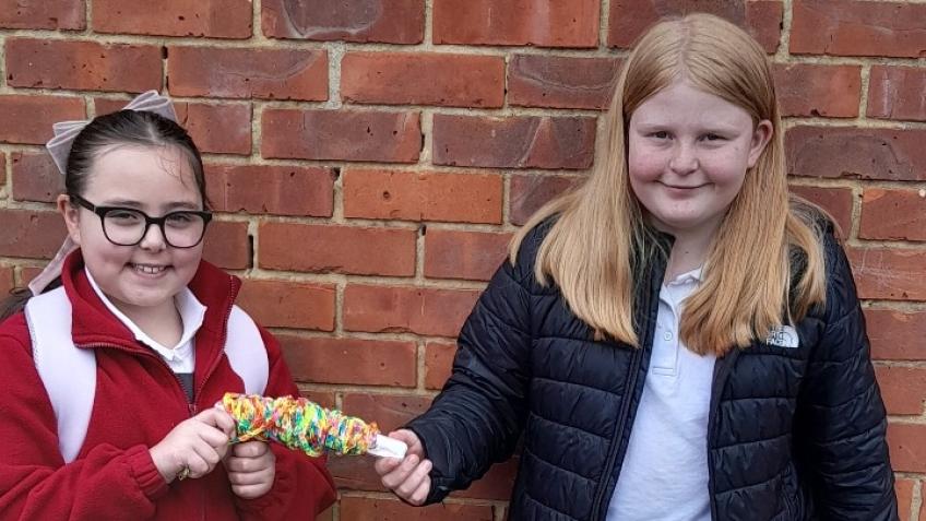 Immy & Mya's Loom Band Chain Challenge!
