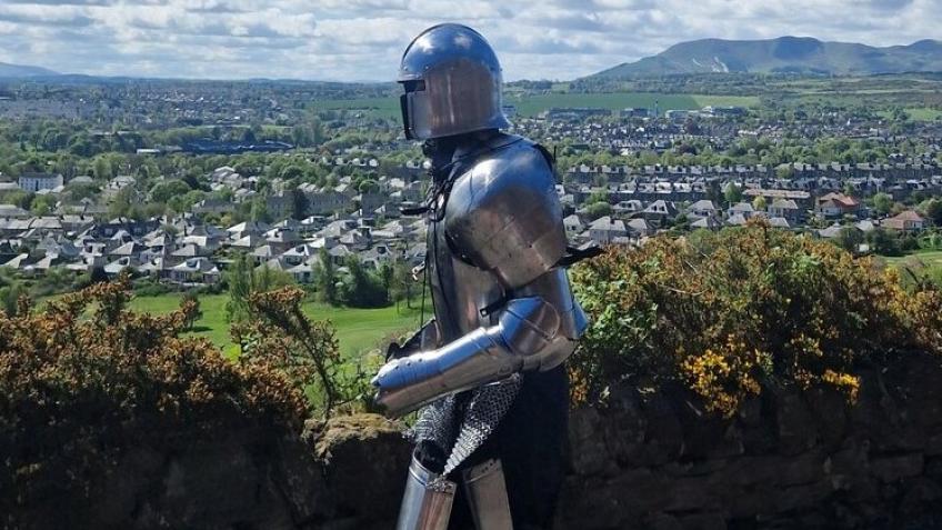 GWR marathon in 25kg of medieval armour for AMF