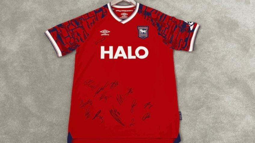 Signed Ipswich Town shirt 25-26