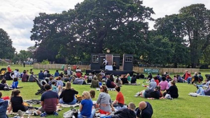 Support Free Theatre in Bruce Castle Park